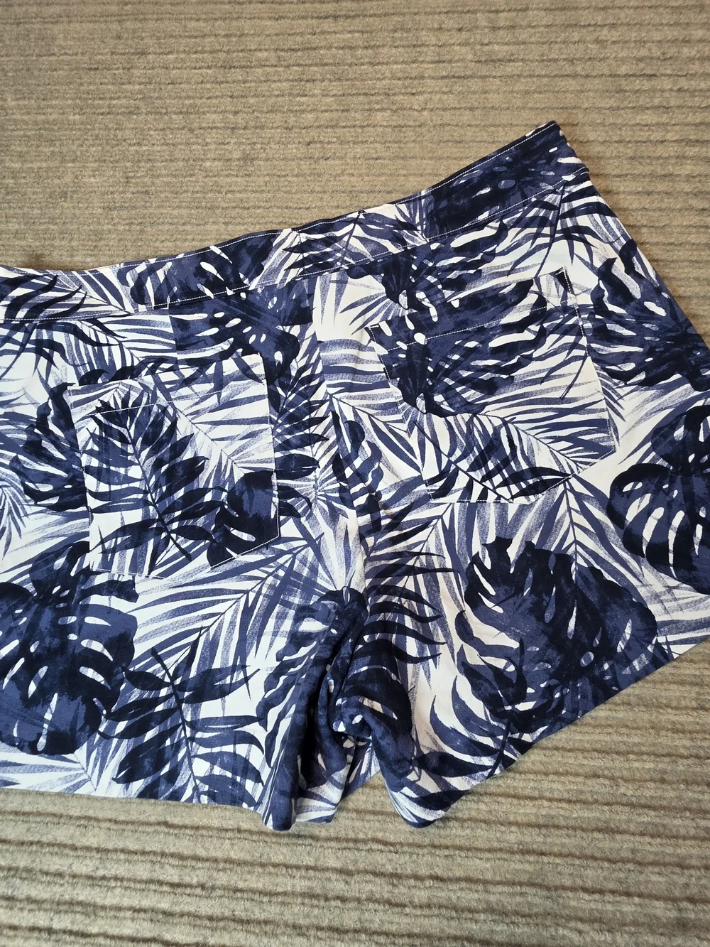 Spanx Twill Pull On Shorts Womens XL Tropical Stretch Inseam 3.5
